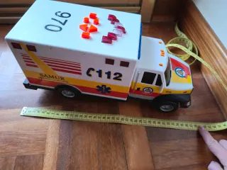 Ambulancia SAMUR Protección Civil Juguete