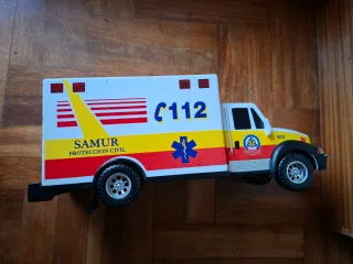 Ambulancia SAMUR Protección Civil Juguete