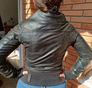 Chaqueta de cuero efecto desgastado