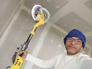 Pintor oficial trabajo general en construcción