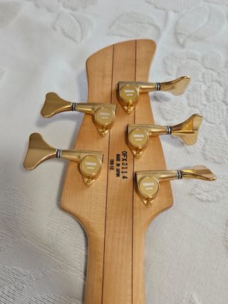 Bajo Eléctrico Yamaha TRB 5 II