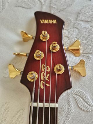 Bajo Eléctrico Yamaha TRB 5 II