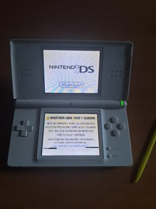 Nintendo DS Lite bianco + accessori