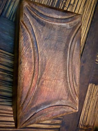 Caja de madera tallada