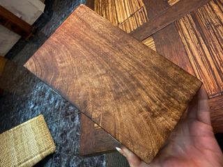 Caja de madera tallada