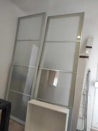 Porte scorrevoli per armadio in vetro e metallo