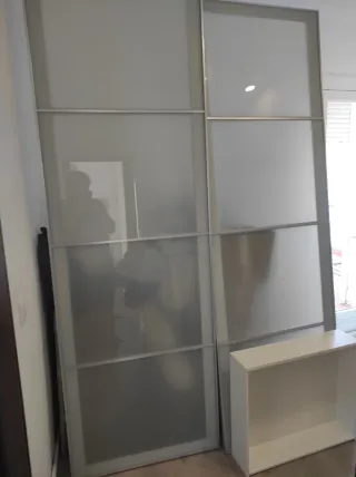 Porte scorrevoli per armadio in vetro e metallo