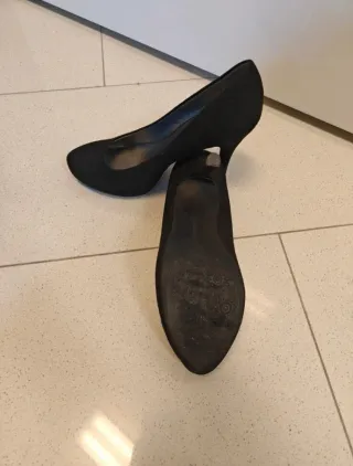 Scarpe nere con tacco