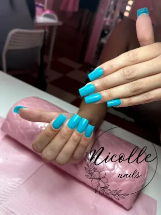 Servicio de uñas acrilicas
