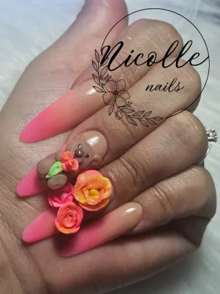 Servicio de uñas acrilicas