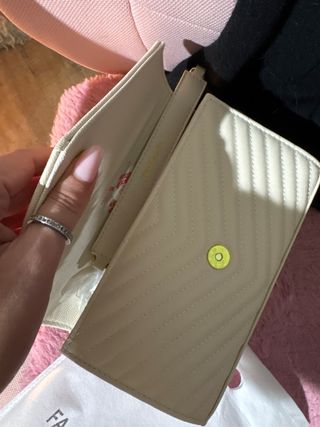 Borsa no logo ma molto elegante