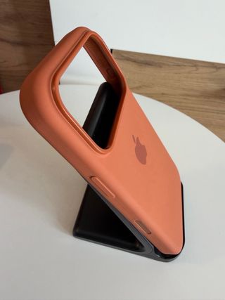 Funda Silicona Apple iPhone 17 Pro Marrón