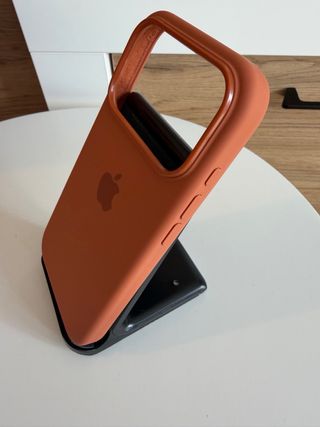 Funda Silicona Apple iPhone 17 Pro Marrón