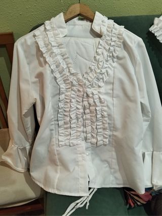 Camisa flamenca con chorrera blanca