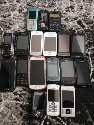 Lote 18 móviles Motorola, Nokia, Samsung,LG, ...