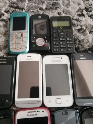 Lote 18 móviles Motorola, Nokia, Samsung,LG, ...