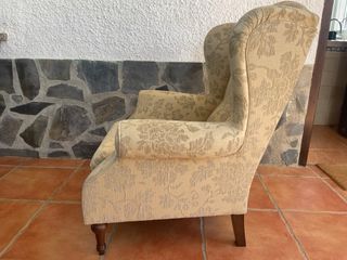 Pareja de sillones orejeros beige