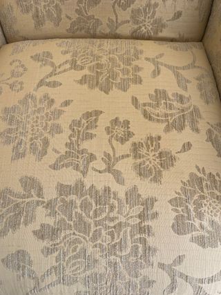 Pareja de sillones orejeros beige