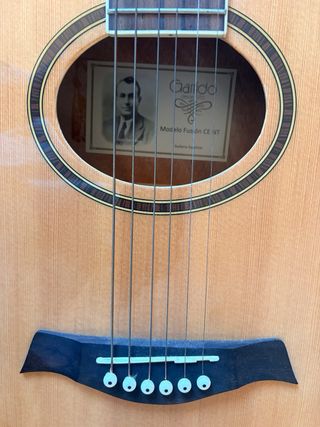 Guitarra electroacústica Garrido