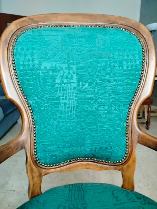 Poltrona antica verde in tessuto e legno