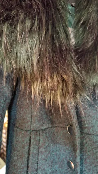 Cappotto Centigrade verde con pelliccia