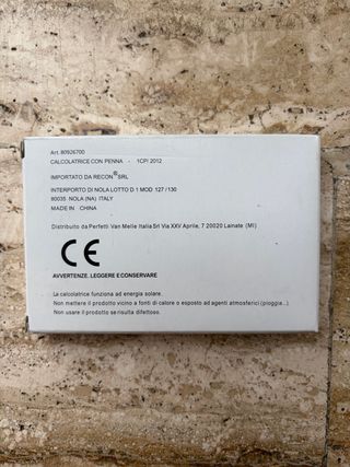 Calcolatrice tascabile gialla con penna