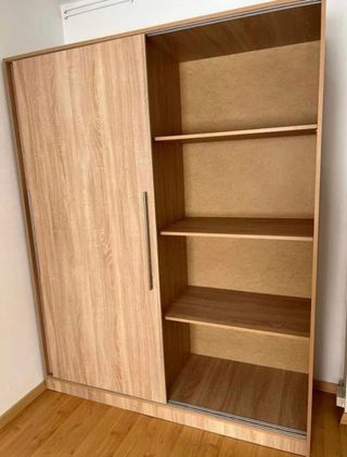 Guardaroba scorrevole in legno e metallo