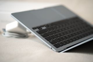 MacBook Air M4 Azul Cielo con Garantía