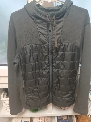 Sudadera con capucha acolchada