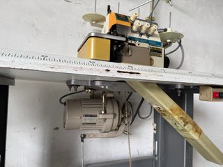 Máquina de coser industrial antigua