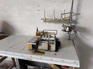 Máquina de coser industrial antigua