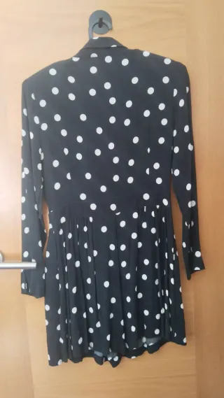 Vestido de lunares negro y blanco