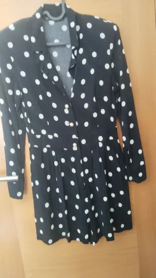 Vestido de lunares negro y blanco