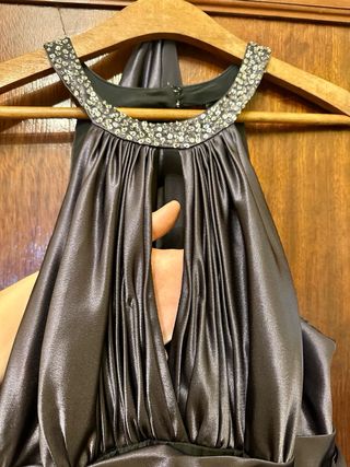 Vestido de gala gris oscuro