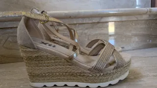 Sandalias Xti Beige y Doradas Talla 39