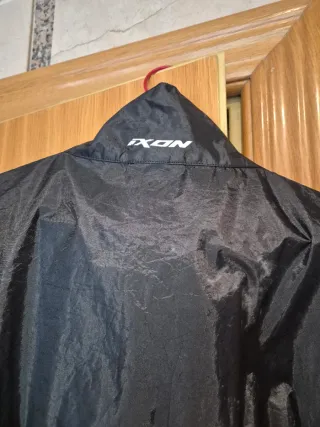 Chubasquero moto IXON