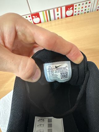 Nike Revolution 7 Talla 44.5 Negro/Blanco