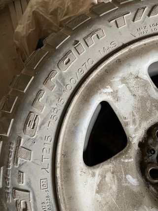 4 Ruedas Jeep 5 Agujeros con Llanta