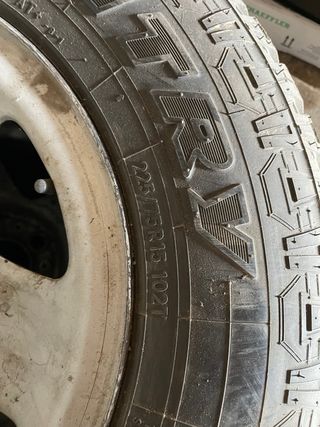 4 Ruedas Jeep 5 Agujeros con Llanta