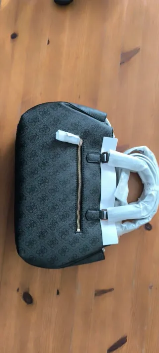 Bolso Guess Negro con Logo