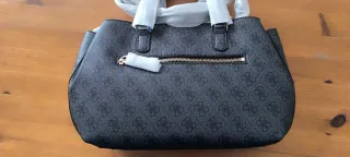 Bolso Guess Negro con Logo