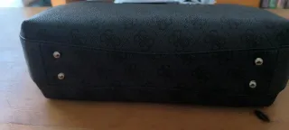 Bolso Guess Negro con Logo