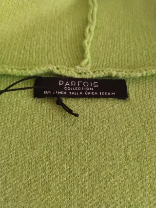 Chaqueta verde con capucha