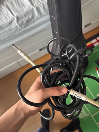 Guitarra Eléctrica Squier con Funda