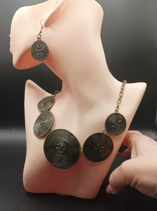 Conjunto Collar y Pendientes Paparazzi Dorado