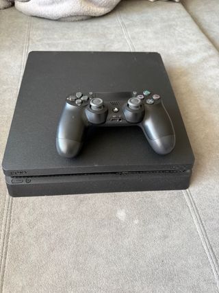 Consola PS4 Slim Negra + Mando