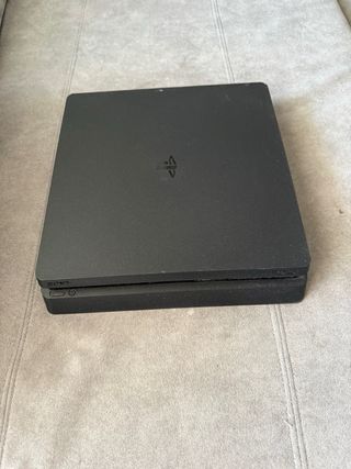 Consola PS4 Slim Negra + Mando