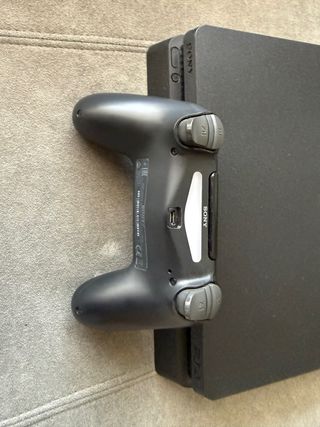 Consola PS4 Slim Negra + Mando