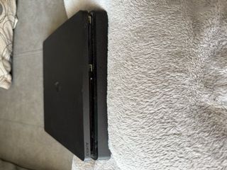 Consola PS4 Slim Negra + Mando