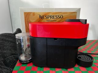 Cafetera Nespresso Vertuo Pop Roja